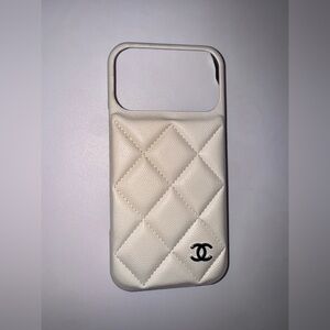 Ivory Quilted 17 pro max Phone Case
